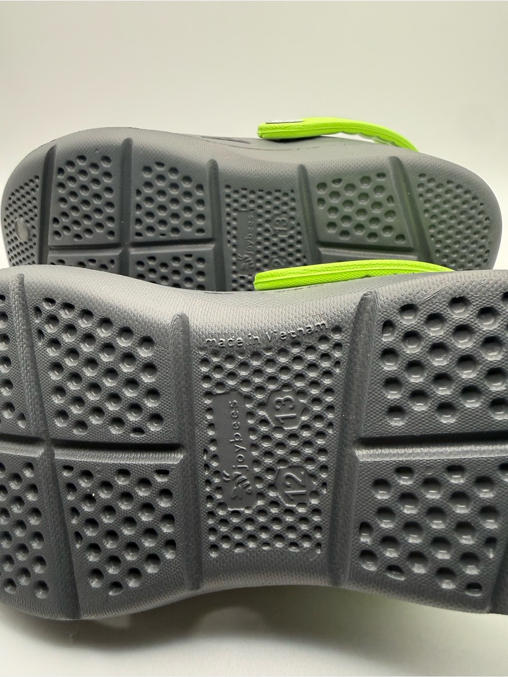 Joybees Crocs Kids Gray Clogs with Bright Green Heel Strap - Picture 14 of 14